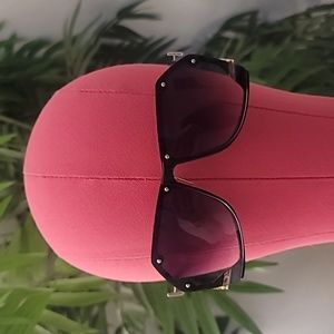 BRAND NEW Black Butterfly 🦋 Sunglasses